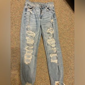 American Eagle size 4, Mom jeans light wash